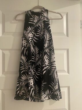 Lucy Love Women’s Black and White Mini Dress - tropical shift dress - medium